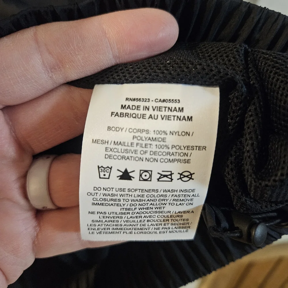 Nike Women's WNBA Black Woven Jacket: LIMITED EDITION: NEW WITH TAGS: SIZE L